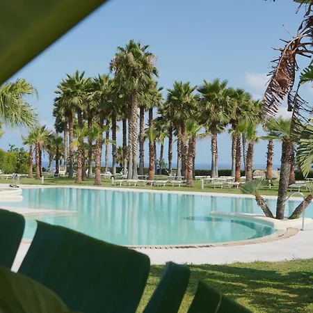 אתר נופש Infinity Tropea 4*