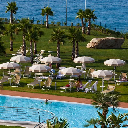 אתר נופש Infinity Tropea 4*